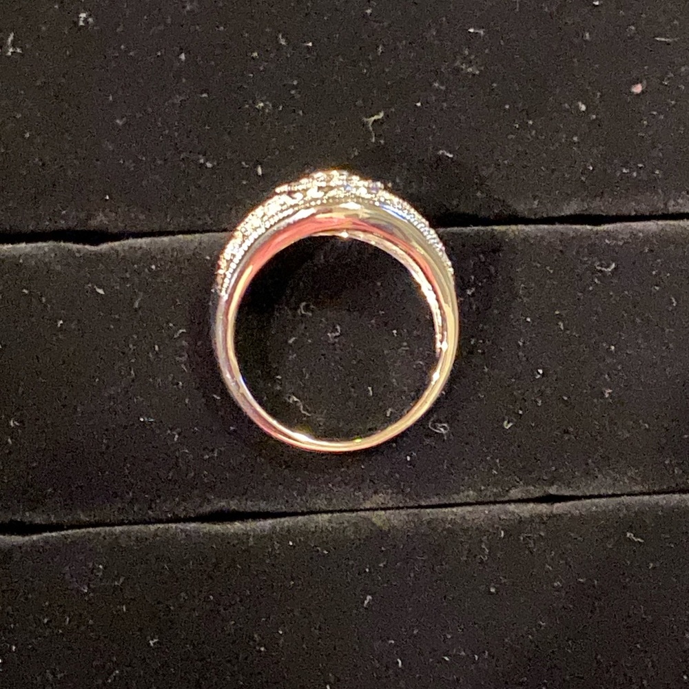 Diamonique flower ring, size 9 - Picture 3 of 5
